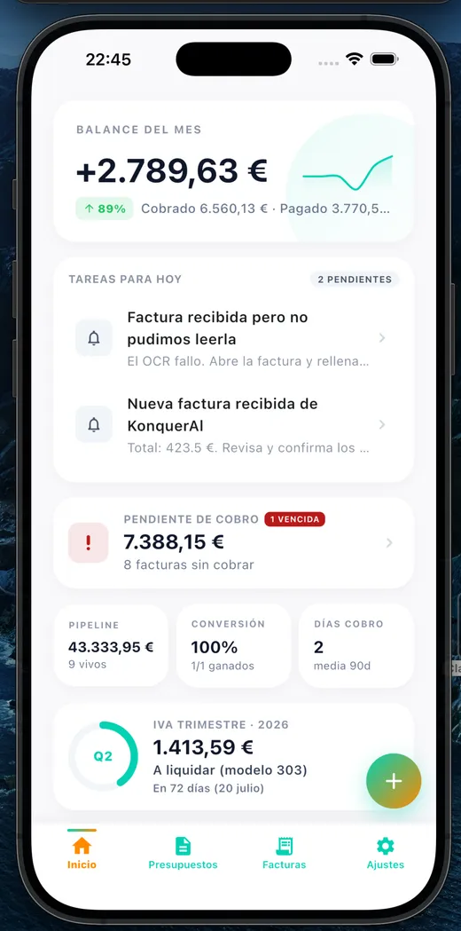 La app de KonquerAI en el móvil: balance del mes, pendiente de cobro y el IVA del trimestre de un vistazo